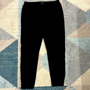 Great looking pants with a slight tapered bottom!